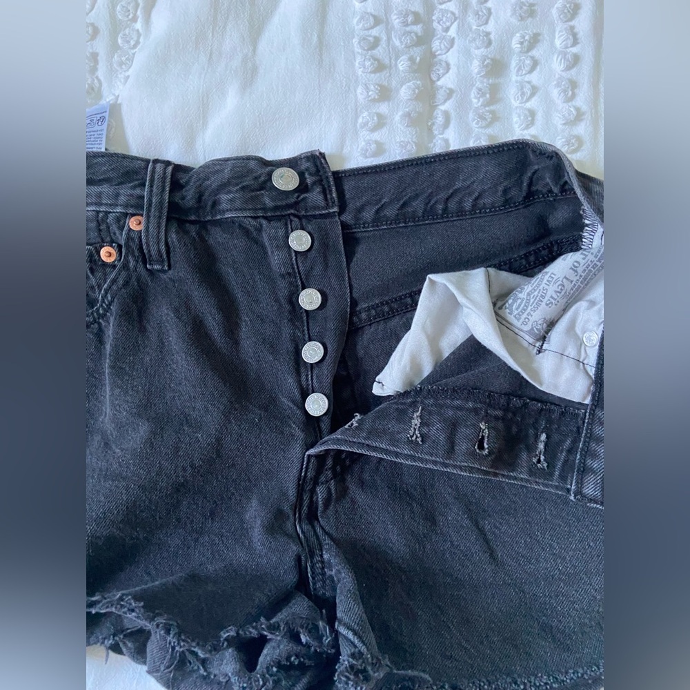 Levi’s Black Washed Denim Shorts NWOT - Picture 4 of 6